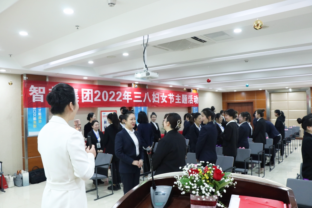 知禮儀 塑形象 打造職業(yè)女性新標(biāo)桿