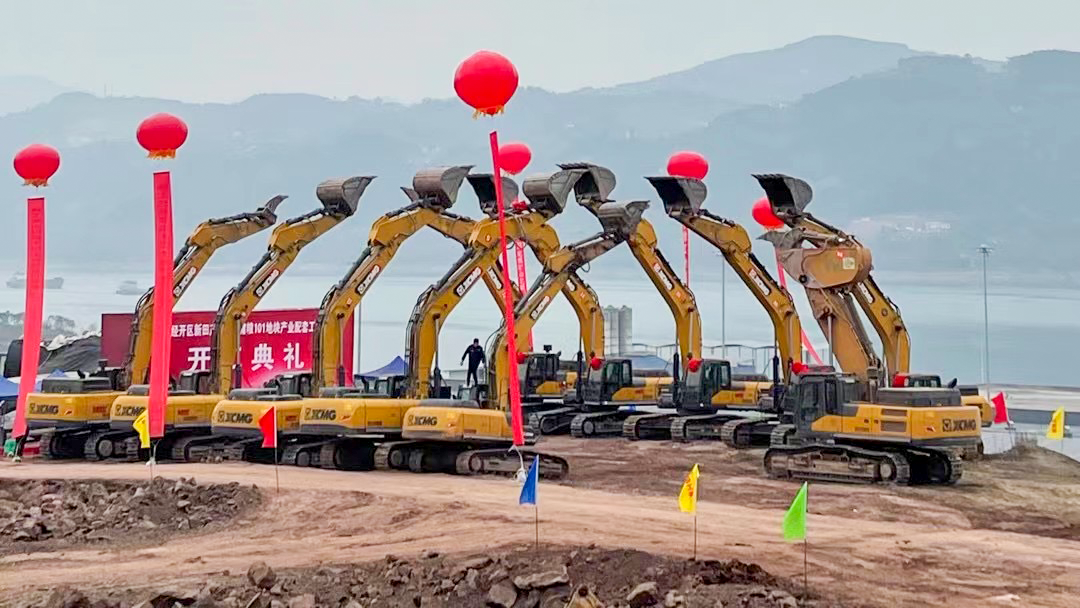 通江達(dá)海！徐工挖機(jī)助力萬州現(xiàn)代物流樞紐港建設(shè)