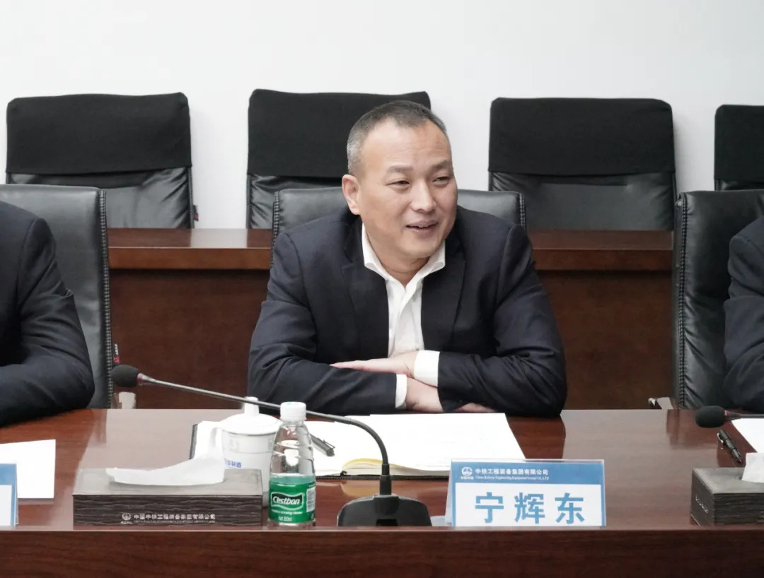 喜訊！重慶宇隧與中鐵裝備再次合作，成功簽約兩臺(tái)盾構(gòu)機(jī)！